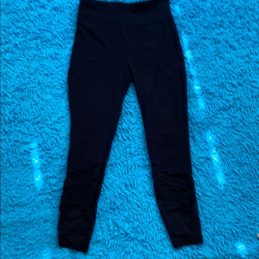 Black legging with mesh bottom